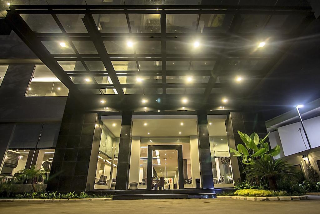 Hotel Diradja Джакарта Екстериор снимка