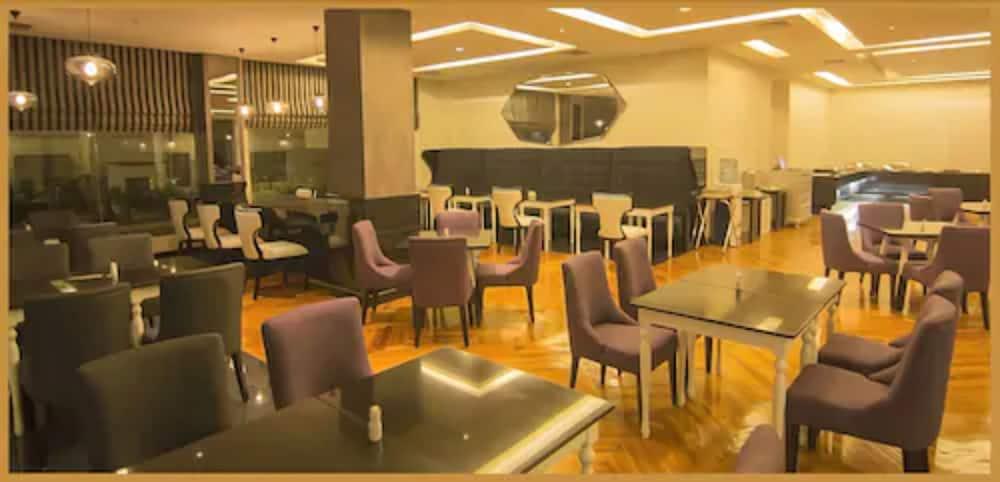 Hotel Diradja Джакарта Екстериор снимка