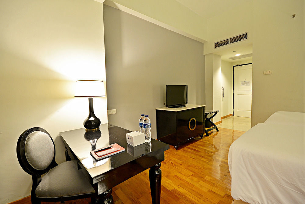 Hotel Diradja Джакарта Екстериор снимка