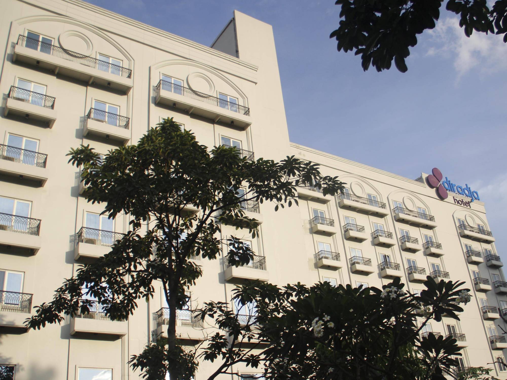 Hotel Diradja Джакарта Екстериор снимка
